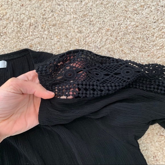 Fever black top with lace sleeve detail medium - Picture 3 of 8